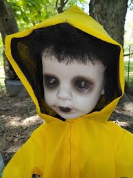 ANIMATED IT GEORGIE PENNYWISE FIGURE HALLOWEEN HORROR PROP