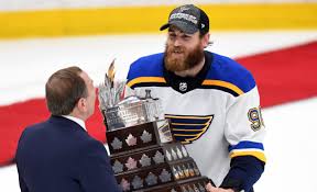 The odds to win the conn smythe trophy as stanley cup playoffs mvp are tightening up with a clear favorite in lightning g andrei vasilevskiy.let's dive into the 2021 conn smythe trophy odds with a look at sportsgrid's value picks. Emotional Ryan O Reilly Earns Conn Smythe Trophy Boston Herald
