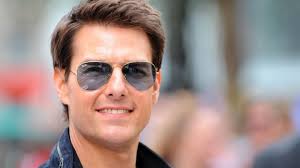 Actor tom cruise taking a selfie with his fans during a pause on the set of the film 'mission: With 1 Sentence Tom Cruise Helped Make Jerry Maguire A Hit But It S Not The One You Think Inc Com