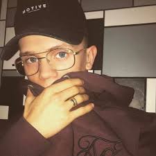 Abbey Louise Devries (@x___Abbey___x)