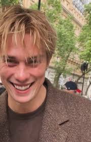 Look who has a birthday today and not just any birthday but his 30th!!!  Happy birthday Nick! Hope you have the most wonderful day and get to spend  it with loved ones!🎉🎈🥳 @