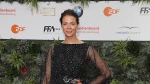 Jessica schwarz michiel kleerebezem undigestible food ingredients are converted by the microbiota into a large range of metabolites, predominated by short chain fatty acids (scfa). Jessica Schwarz Selbstvorwurfe Wegen Krebs Tod Ihres Vaters Promiflash De