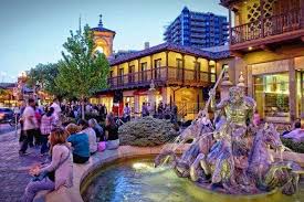 8 Fun Things To Do In Kansas City Alltherooms The Vacation Rental Experts Kansas City Plaza Kansas City Missouri Country Club Plaza