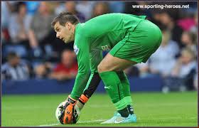 Analysis heaton makes his return to the senior team for boxing day, almost a full year since tearing his acl on new year's day. Http Www Sporting Heroes Net Football Burnley Fc Tom Heaton 13033 League Appearances A32866