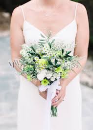 Moreover, even if the person you are gifting the flowers is good with handling and utilizing them, the happiness stays only for a few days. How To Select Your Bridal Bouquet Mythos Weddings