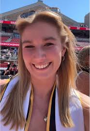 catch us in 5 years still being friends ❤️🥹 happy graduation!! #uwmadison  #senioryear #wisconsin #graduation #gradpics #in5years