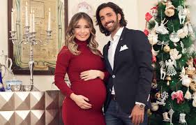As filhas mais velhas de luciana abreu arrasam a dançar num vídeo partilhado pela mãe este momentos antes de irem para a cama, luciana filmou as filhas a dançarem animadamente com a. Caras Luciana Abreu E Daniel Souza Abrem As Portas De Sua Casa