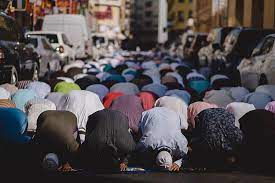 Ramadhan telah surut, hari yang fitri telah terbit, maaf ku mohonkan agar hati bersih dari dosa, taqaballahu minna wa minkum. Teks Khutbah Idul Adha 1442 H 2021 Terbaru Singkat Tema 3 Hikmah Hari Raya Kurban Salah Satunya Totalitas Seputar Lampung