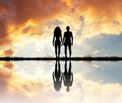 Se mira en un espejo y, en este caso, esa duplicidad está unida a un concepto esencial para la anomalía: Mi Pareja Mi Espejo La Relacion Que Reflejo Valorarte