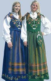 Bunader/bunadar) is a norwegian umbrella term encompassing, in its broadest sense, a range of both traditional rural clothes. Bunad Nordland Google Zoeken Roupas