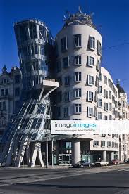 Das tanzende haus beherbergt im siebten stock ein einzigartiges restaurant mit dem namen ginger & fred. Fotos Zu Kunst Kultur Lizenzieren Imago Images Kultur Bilder Kunst