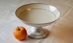 Porcelaine Francaise Cake Stand Compotier Avec Monogramme Etsy Porcelain Cake Stand Compote Gold Monogram
