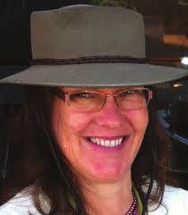 Leanne Compton's Instagram, Twitter & Facebook