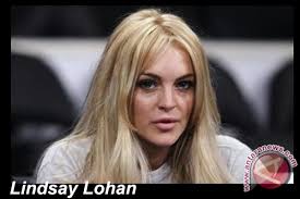 Lindsay Lohan tuntut Pitbull