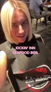 Me and @Ashleigh Harding try a seafood boil for the first time at  @Kickin’Inn 😂🦀