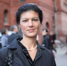 Sahra wagenknecht fordert eine andere verfassung des wirtschaftseigentums die demokratisierung des zugangs zu kapital und die entflechtung riesiger konzerne deren macht fairen wettbewerb und demokratie zerstört. Bundestagswahl Sahra Wagenknecht Lobt Merkels Machtpolitik Welt