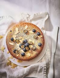 Gateau Moelleux Aux Amandes Et Myrtilles Pour 6 Personnes Recettes Elle A Table Recette Gateau Moelleux Aux Amandes Gateau Moelleux Recette Gateau Moelleux