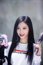 Jiwon banyak mendapatkan perhatian karena visualnya yang menawan. Jiwon Cherry Bullet Image
