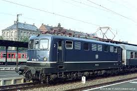 Maybe you would like to learn more about one of these? Die Bundesbahnzeit E10 0 Die Prototypen