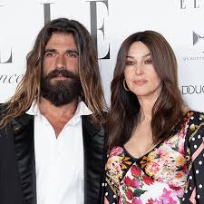 Monica anna maria bellucci is an italian actress and fashion model. 54 Letnyaya Monika Belluchchi Rasstalas S 36 Letnim Vozlyublennym Vokrug Tv