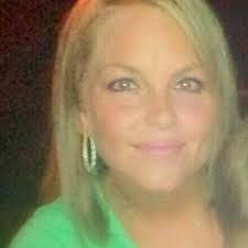 Pamela Dore's Instagram, Twitter & Facebook