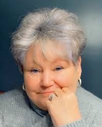 Elaine Laura's Instagram, Twitter & Facebook