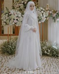 Contoh model gaun pengantin muslim adat jawa masa kini. 8 Inspirasi Baju Akad Nikah Warna Putih Yang Simple Popmama Com