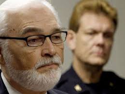 Retired judge to hear Hecht suit