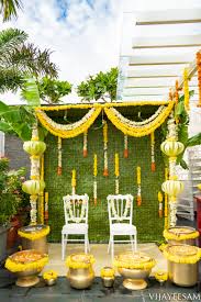 Simple Floral Is Always The Best Weddingdecor Floraldecor Mandapamdecor D Arch Decoration Wedding Wedding Backdrop Decorations Wedding Stage Decorations