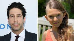 David schwimmer clears himself in a video after blackpool police hunt for actor's thieving lookalike. David Schwimmers Tochter 9 Lasst Sich Die Haare Abrasieren Promiflash De