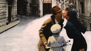 Mostro, regia di roberto benigni (1994) • la vita è bella, regia di roberto benigni (1997) • la tigre e la neve, regia di roberto benigni (2005) • to rome with love, regia di woody allen (2012). 26 Jan Film Night La Vita E Bella Tcd Italian Society S Blog
