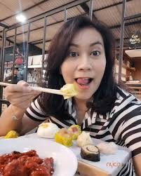 Gambar orang makanan enak | satu telur rebus atau 100 g telur mengandung sekitar 1,2 mg zat besi. Nyicip Posts Facebook
