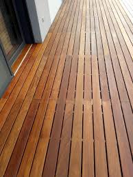 Cumaru Holz Reinigen Und Olen Terrasse Holz Balkon Gelander Holz Balkonboden Holz