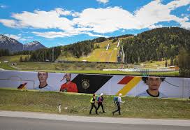 (photo by ina fassbender / afp) ursprünglich wurden die spielernummern eingeführt, damit die zuschauer die einzelnen fußballspieler besser unterscheiden konnten. Dfb Trainingslager In Seefeld 2021 Aktuell Das Sind Testspiele Und Team Hotel Der Deutschen Nationalmannschaft News De