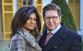 Gilles de coster is de trouwe presentator van 'de mol'. Wat Een Blunder Gilles De Coster Heeft Gisteren Verraden Wie De Mol Is Redactie24