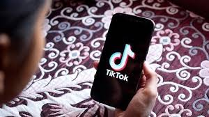 Link full video viral tiktok anime andai hp ku tak jatuh saat itu. Viral Tiktok Brujung Maut Ambil Hp Jatuh Di Kabel Siswi Smp Tewas Kesetrum Kulit Hangus Terbakar Tribun Manado