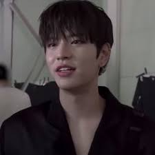 He is the main vocalist of the group. 450 ê¹€ìŠ¹ë¯¼ Ideas Stray Kids Seungmin Stray Lee Know
