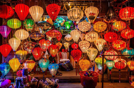HOI AN NIGHT MARKET : EXPLORE VIBRANT NIGHTLIFE INSIDE AN ANCIENT TOWN