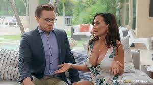 Tempting cougar with massive juggs Lisa Ann in new sex video!  Xozilla.com