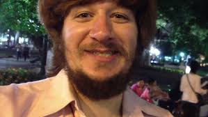 "Vous avez un nouveau message de Benny Love.."