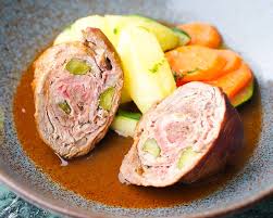 Place potatoes in a large saucepan and cover with water. Recipe Roulades Prepare Beef Roulades Thomas Sixt Food Blog