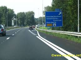 Langs het parkeerterrein werd tijdens graafwerkzaamheden een gasleid. Roadpics Net A44 Amsterdam Wassenaar