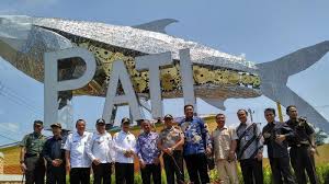 Banyak warga yang memanfaatkan spot cantik ini untuk berfoto. Bupati Pati Haryanto Harapkan Monumen Bandeng Jadikan Pati Lebih Dikenal Tribun Jateng
