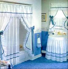 Un elemento muy importante a la hora de elegir una ventana para el baño es el material con el que se fabrica. 8 Ideas De Cortinas Y Cenefas Cortinas Cortinas Para Cocina Decoracion De Unas