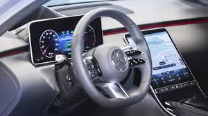 Es gibt ähnliche verwöhnprogramme für klimaanlage, licht und sitze, und in beiden baureihen blickt man in eine große. Technik Der Innenraum Der Neuen Mercedes S Klasse W 223