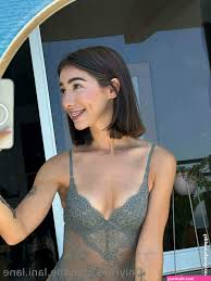 Everly Lanes naked - she masters how to seduce with her physique