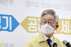 경기도 2차 재난지원금 지급 방식 1차재난기본소득과 동일하게 현금으로 지급되는 것이 아닌 지역화폐카드나 신용카드에 입금되는 3개월 시한부 소멸성 지역화폐로 받습니다. ì´ìž¬ëª… ê²½ê¸°ë„ 2ì°¨ ìž¬ë‚œì§€ì›ê¸ˆ ì€ ì§€ë°©ì±„ ë‚´ì„œë¼ë„