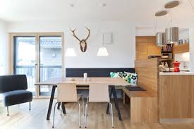 Offene Kuche Mit Esstisch Moderner Alpenstil Innenraum Mehrfamilienhaus Falchengraben Von Baufritz Hausbaudirekt De Familien Haus Haus Deko Haus