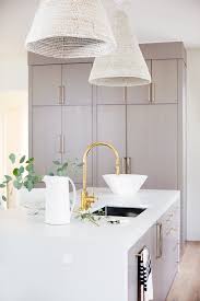 A Modern New Build Breaks With Tradition Rue In 2020 Top Kitchen Trends Interior New Builds