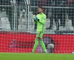 Süper lig ekiplerinden beşiktaş'ta forma giyen genç kaleci utku yuvakuran'ın kim olduğu ve futbol kariyeri merak konusu oldu. Besiktasliyiz Utku Yuvakuran In Babasi Semih Facebook